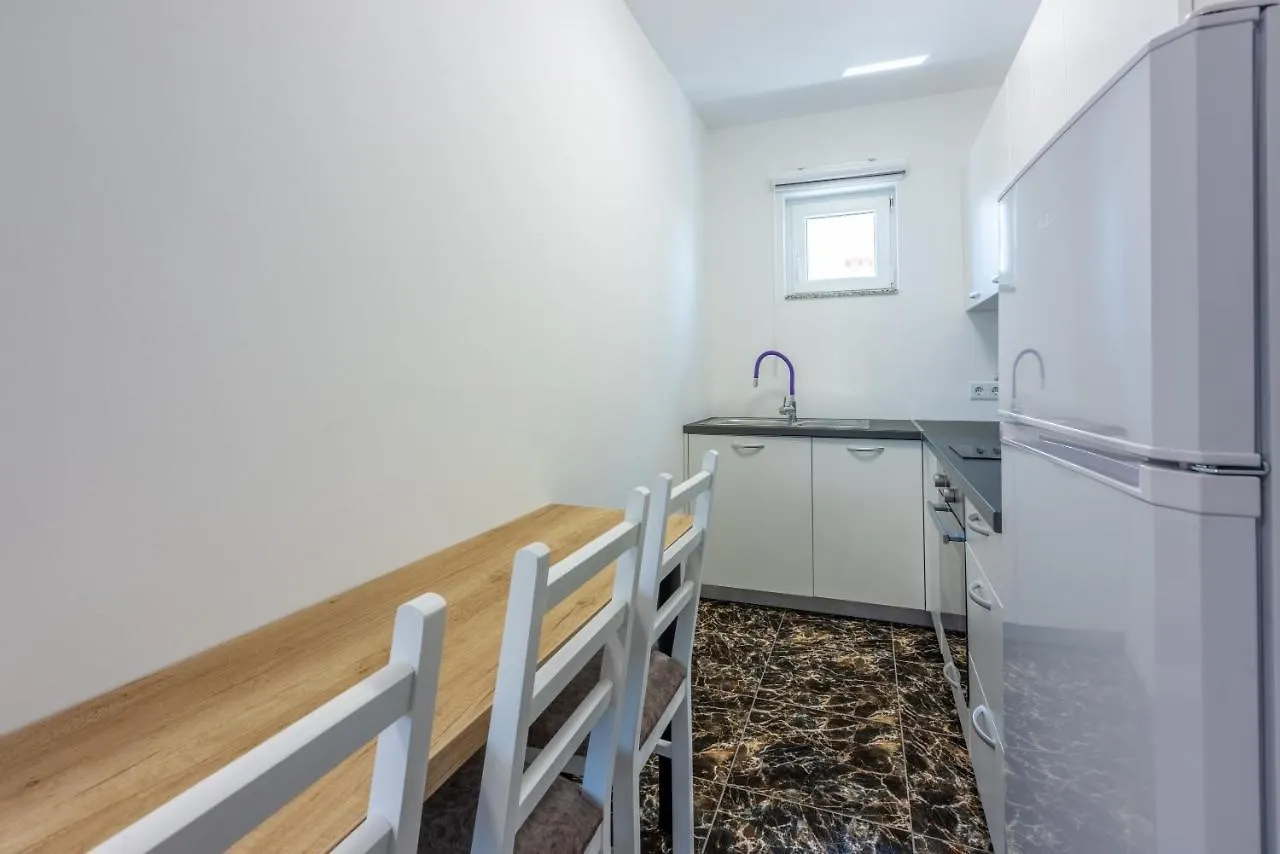 Happynest Apartment Novi Vinodolski 0*,